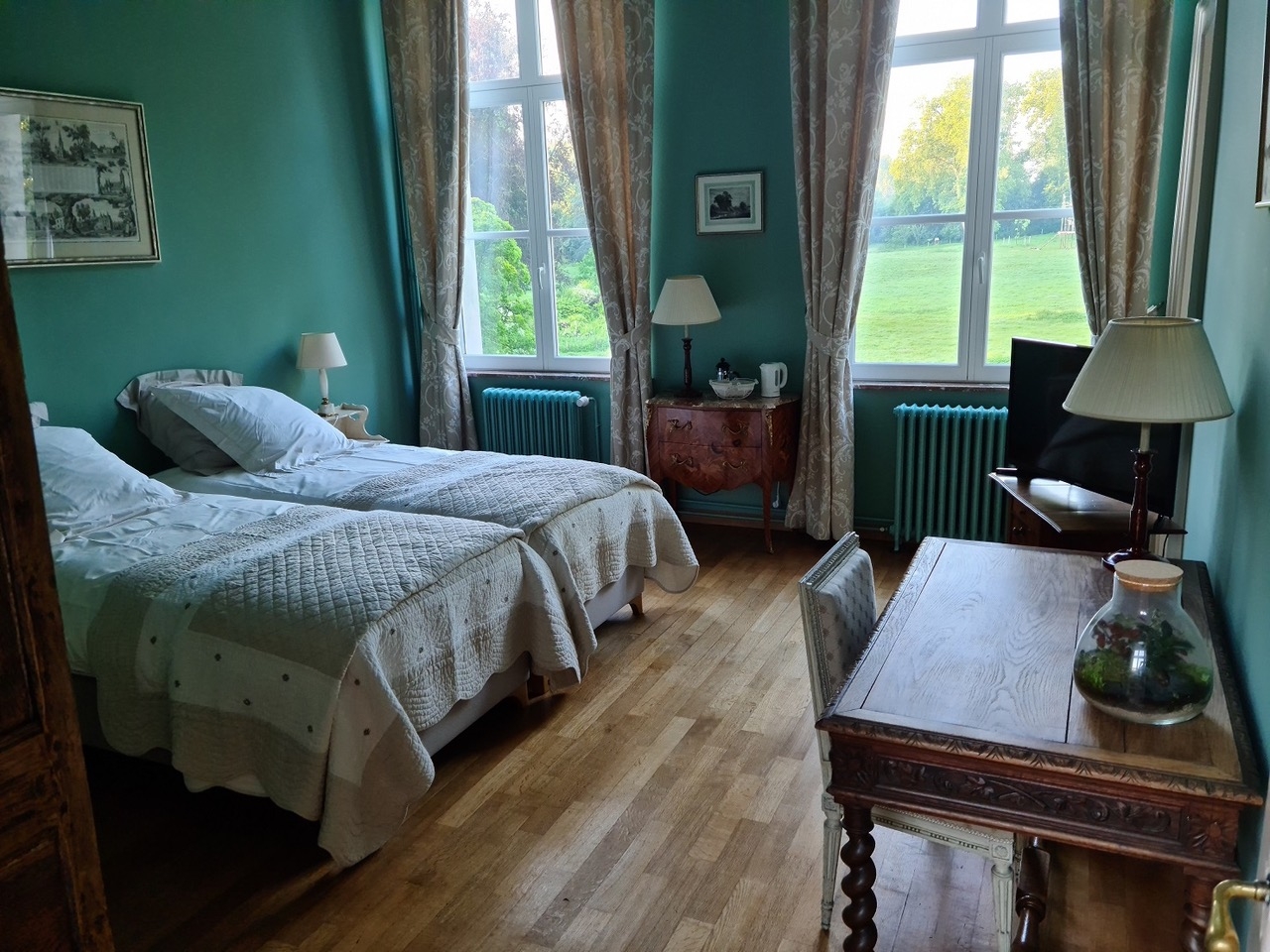 Double bed in the magnolia room of the Chateau de la Saluliniere